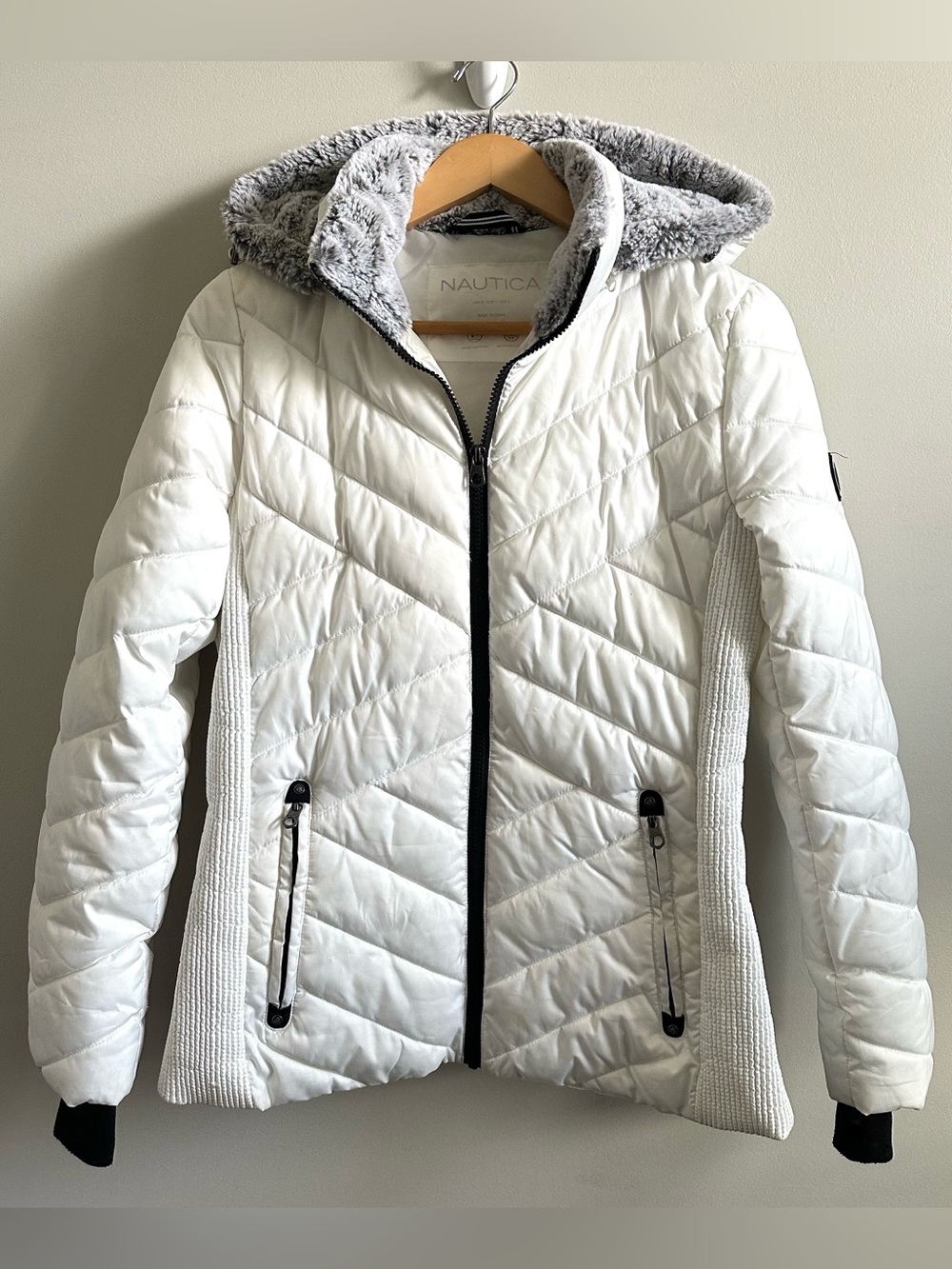 Nautica White Chevron Hooded Puffer Jacket Coat